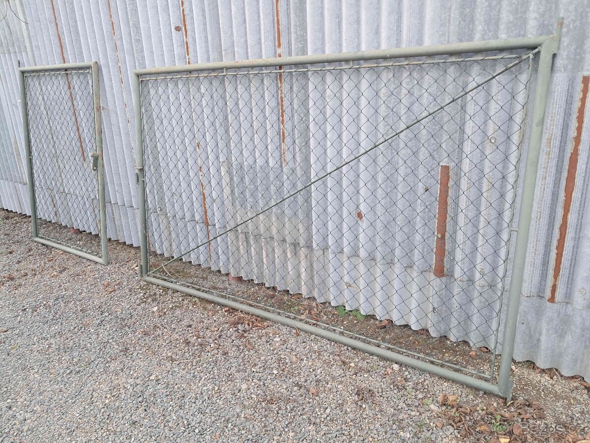 Brána otočná jednokřídlá bez sloupků, dl. 250cm, výška 150cm - 3