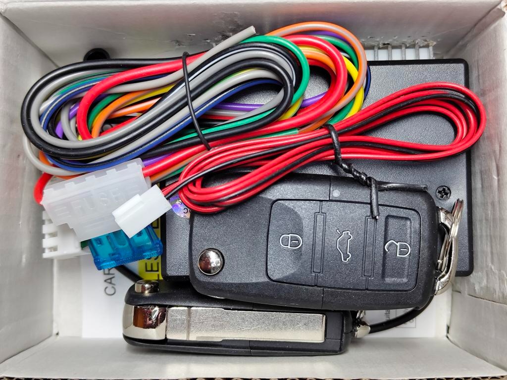 Dálkové ovládání k centrálnímu zamykání. Logo ke klíči v ce - 3