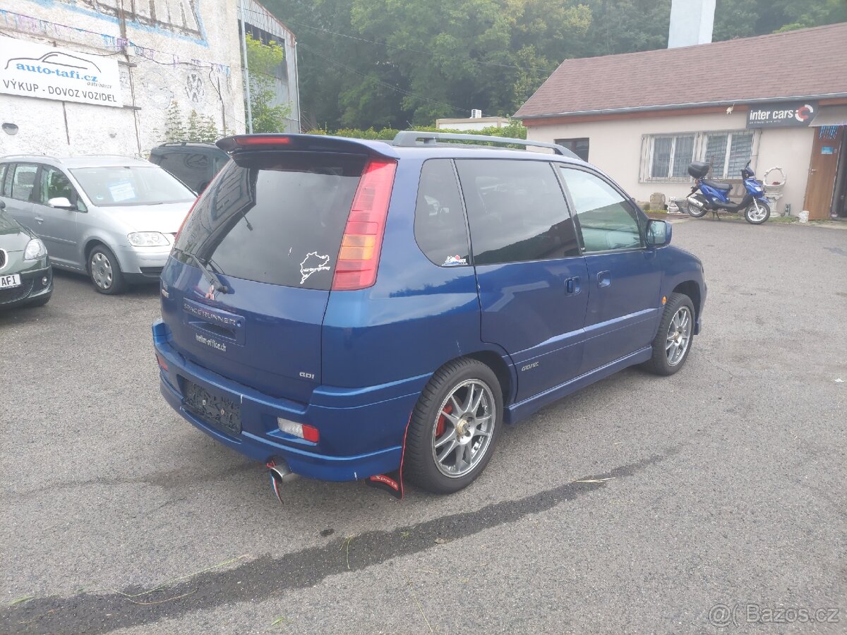 Mitsubishi Space Runner - 3