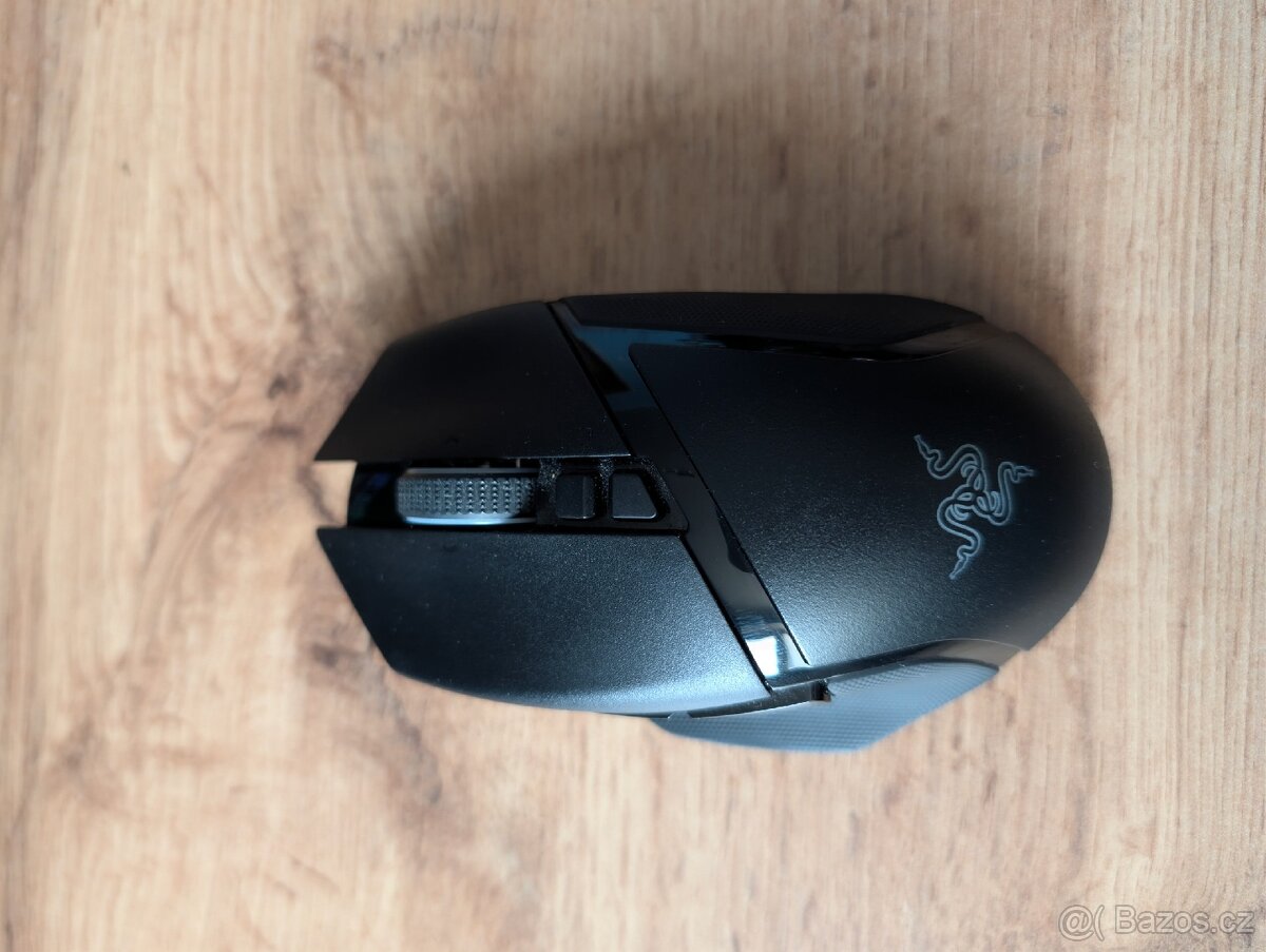Razer Basilisk V3 Pro + Mouse Dock Pro - 3