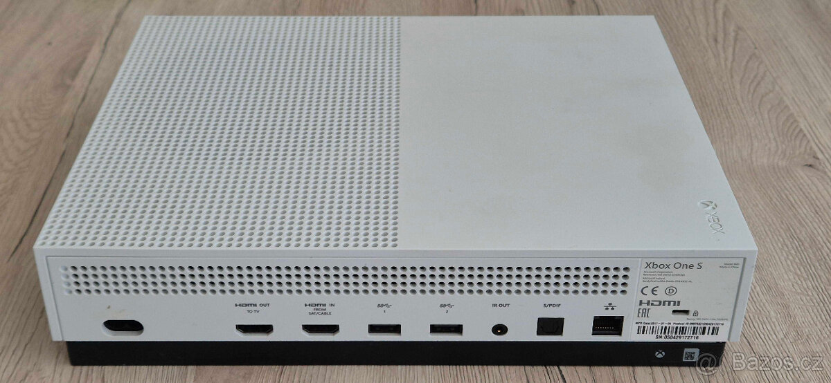 Xbox One S - 3