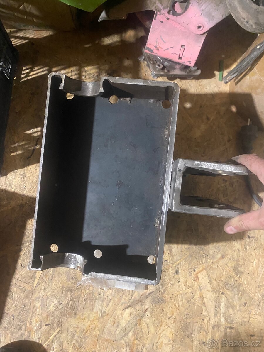 Víko hydrauliky na Zetor 25 - 3