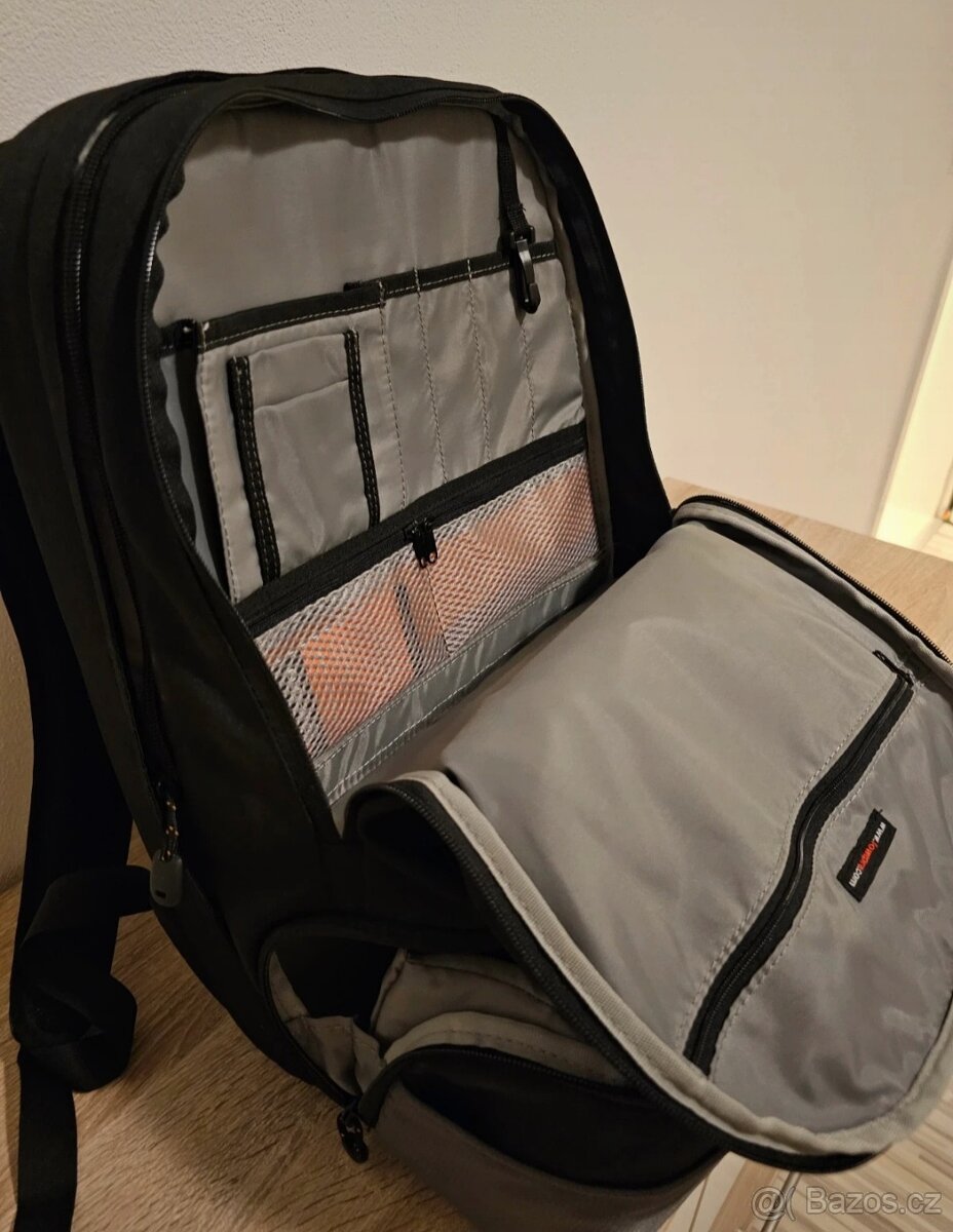 Batoh značky Lowepro - 3