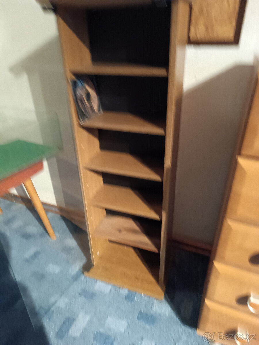 Prodám skříňku na CD - 3