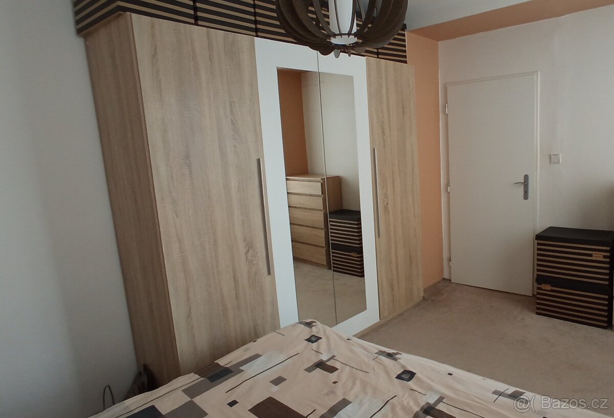 Šatní skříň - 3