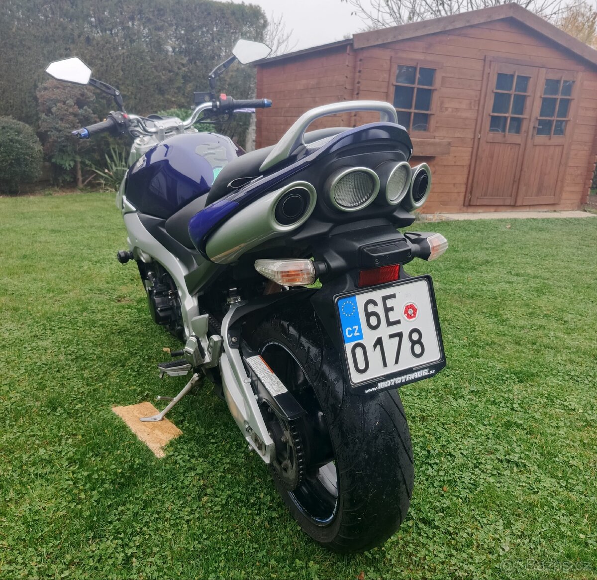 SUZUKI GSR 600 - 3