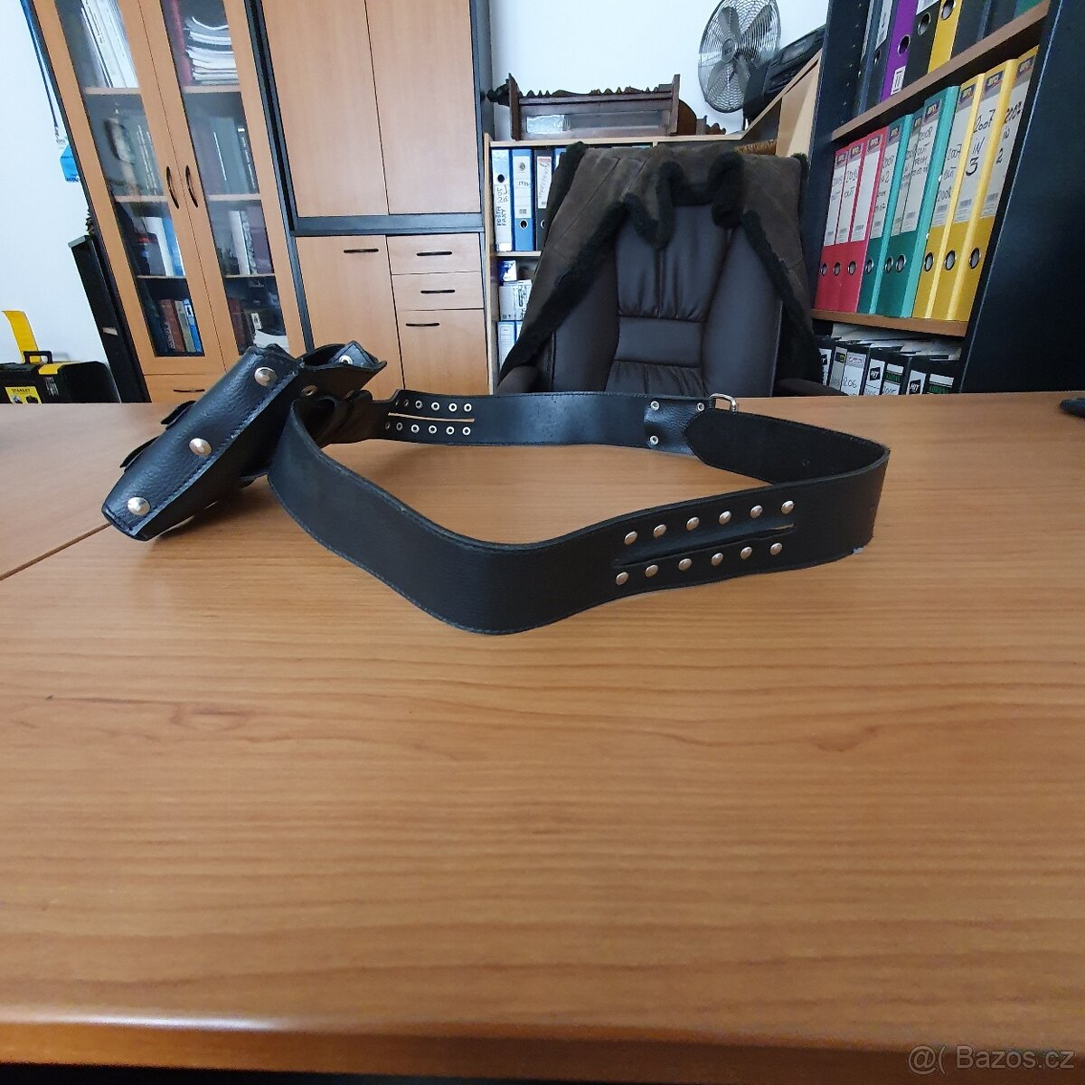 Kožený kadeřnicky pasek s kapsou - 3