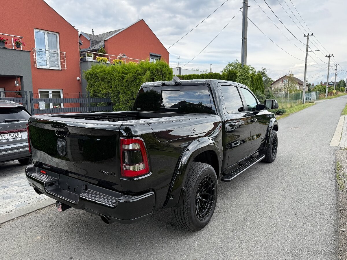 DODGE RAM 1500 HEMI VZDUCH HEADUP RAMBOX