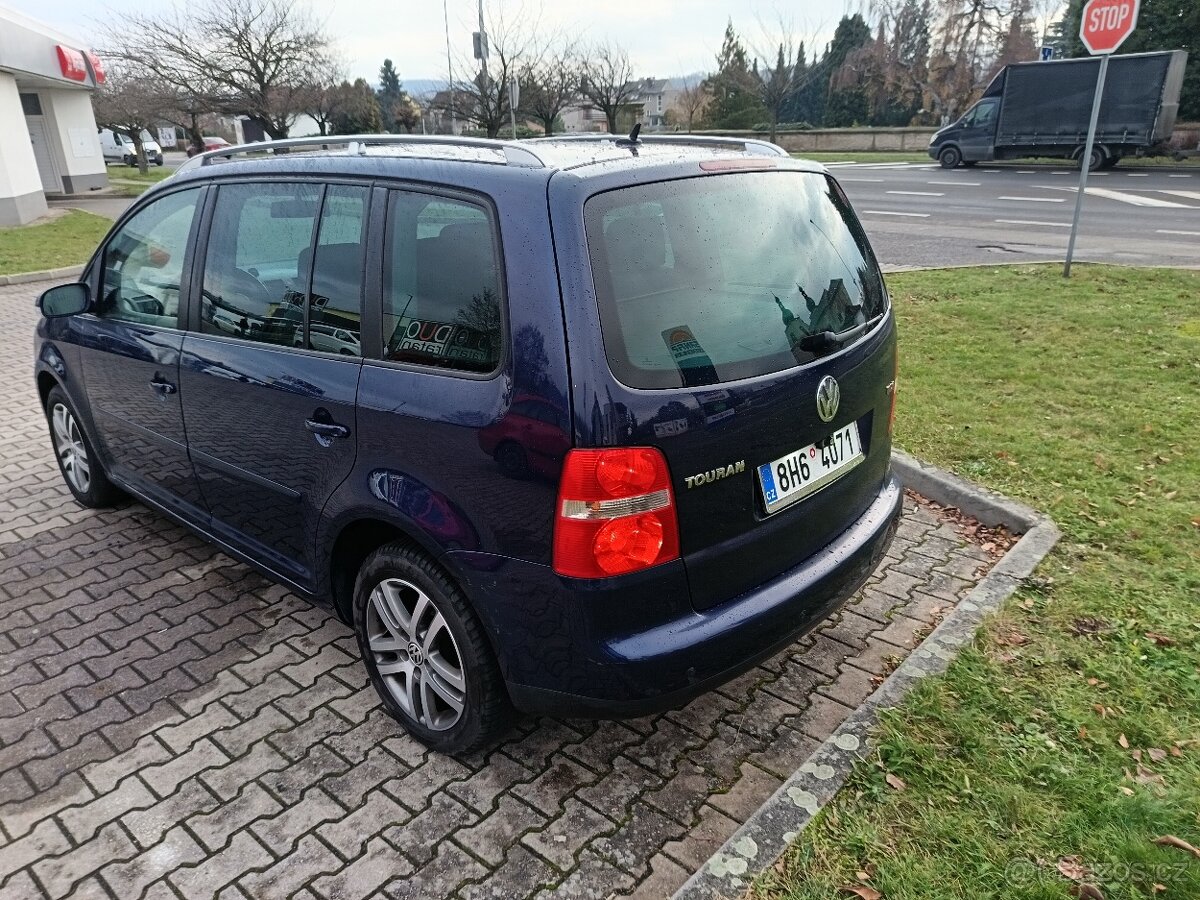 Volkswagen Touran 2.0 TDI - 103 kW -DSG - 7 místní - 3