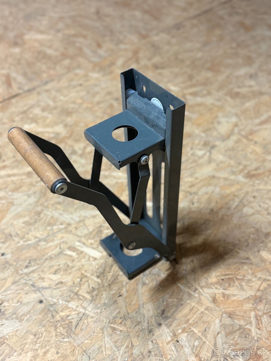 Ruční lis na PET lahve - 3