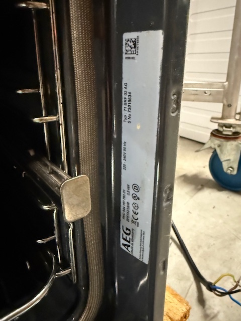 Vestavná trouba AEG - 3