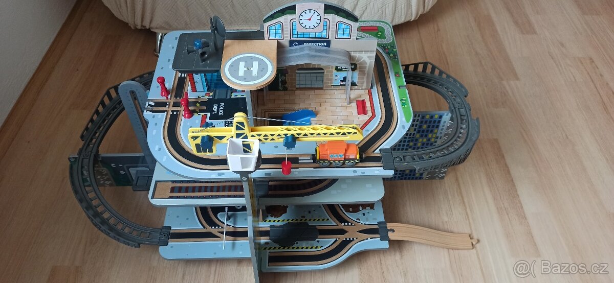 Dřevěné nádraží s příslušenstvím - 3