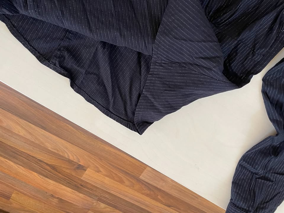 Stříbrný proužek halenka s volánkem, vel M, Livre - 3