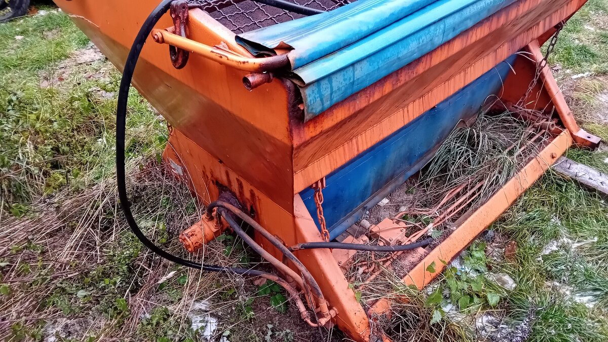 Radlice a sypač z M26 - 3