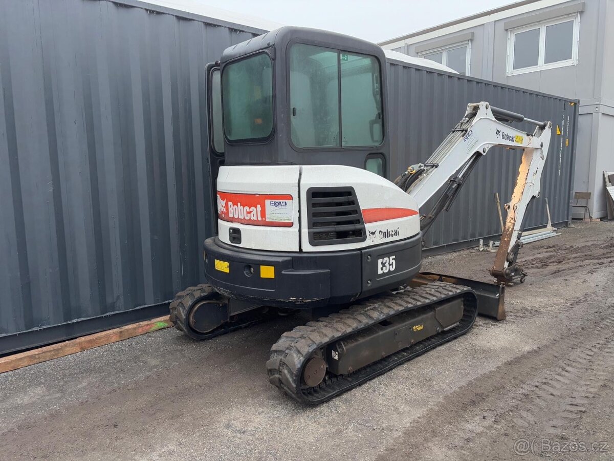 Pásové rypadlo / bagr / Bobcat E35 / hmotnost 3.4 t - 3