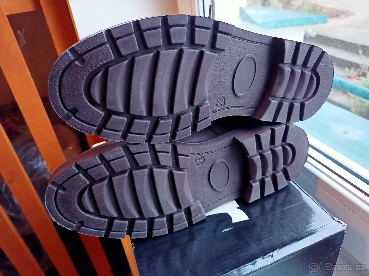 Nenošené hnědé kotníkové boty vel. 39 - 3