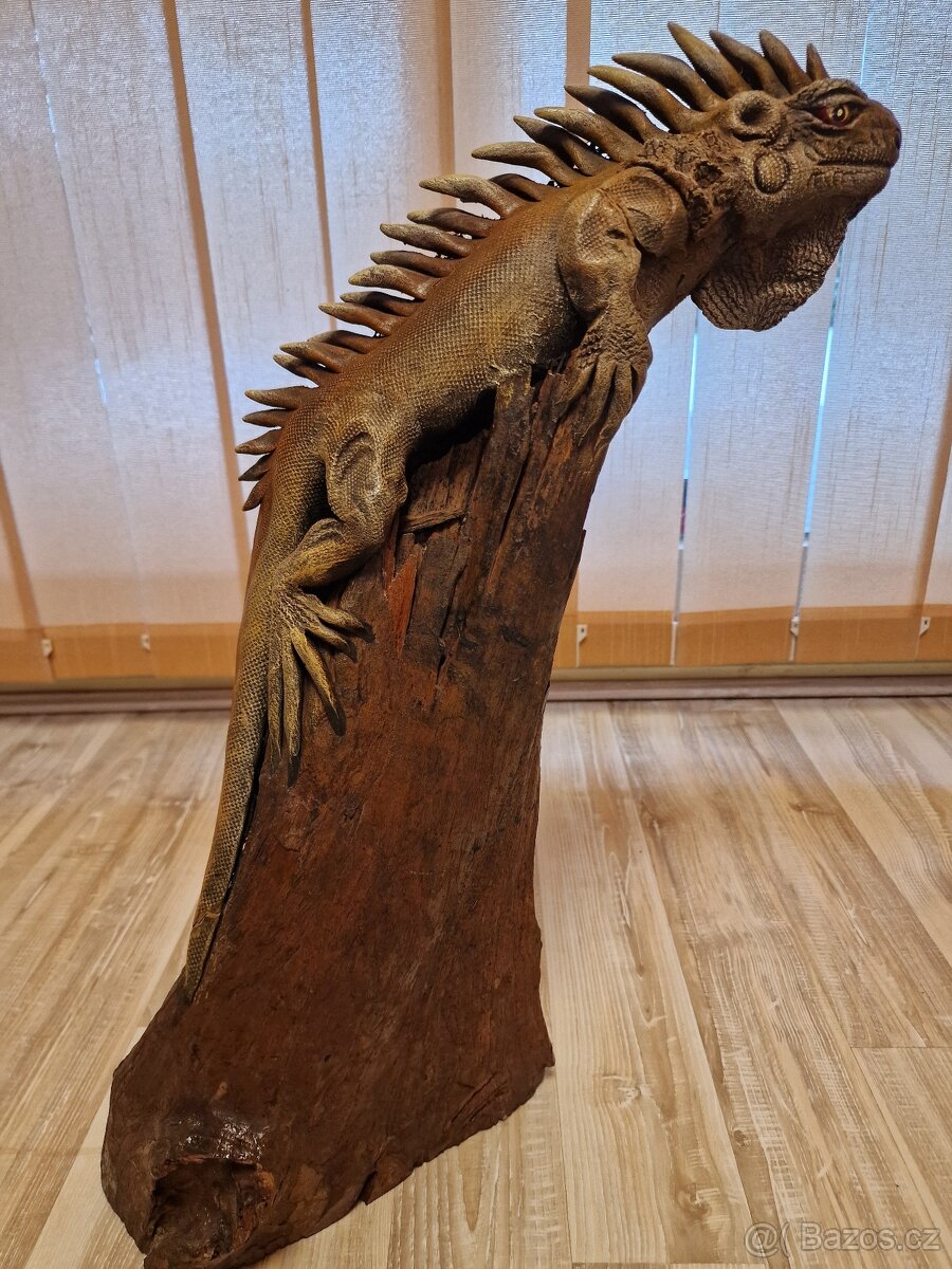 Dřevená socha Leguán - 3