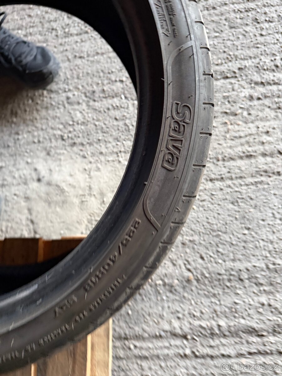 Prodám 225:40/18 letni - 3