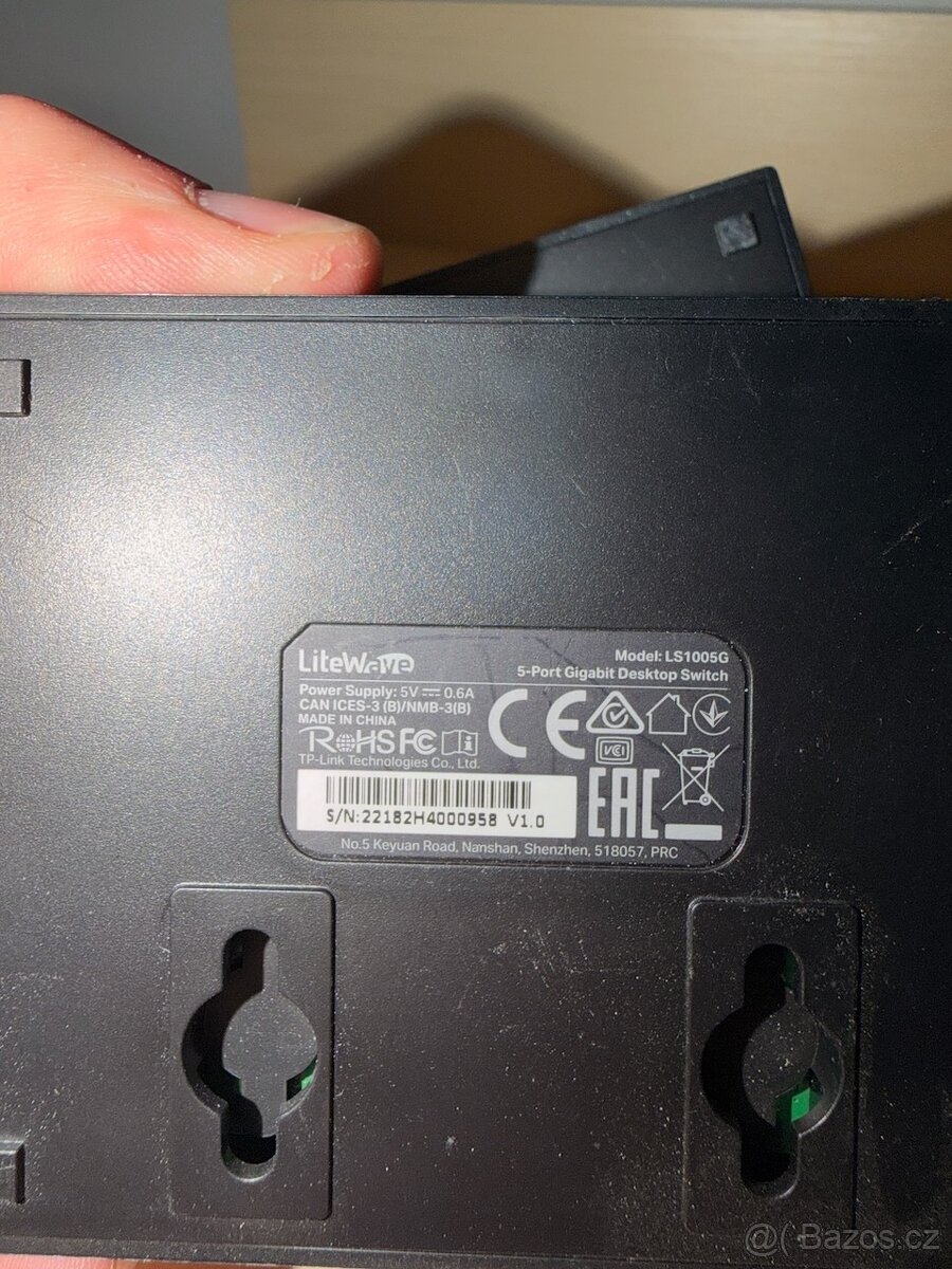 TP‑Link LS1005G (5‑port Gigabit switch) - 3