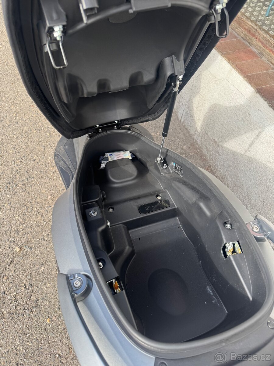 Kymco Agility 300 ABS, maxiskůtr 16,8 KW - 3