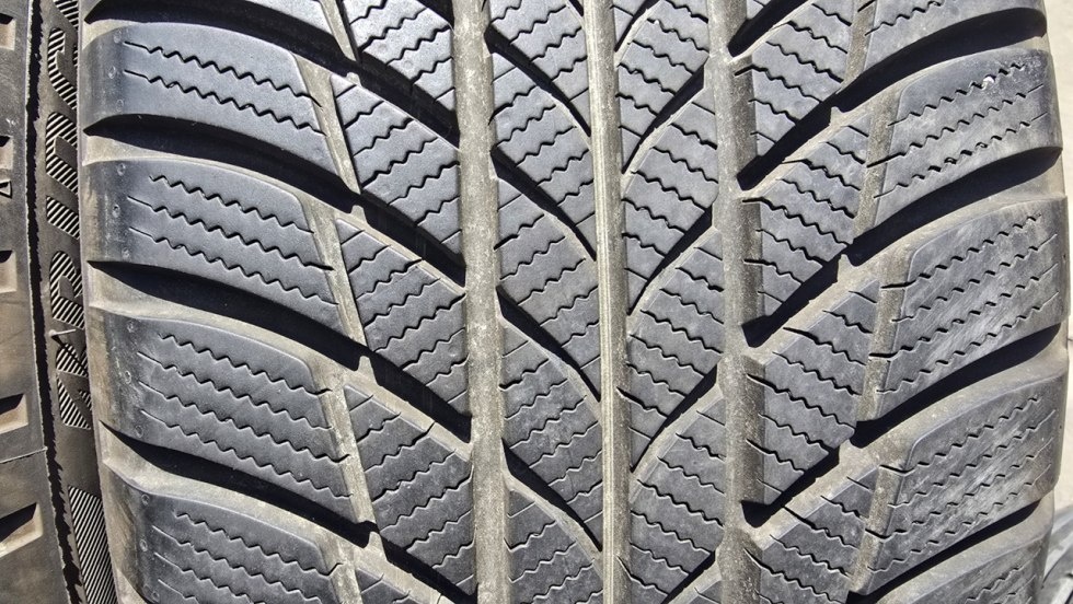 Zimní pneu 225/45/18 Bridgestone - 3