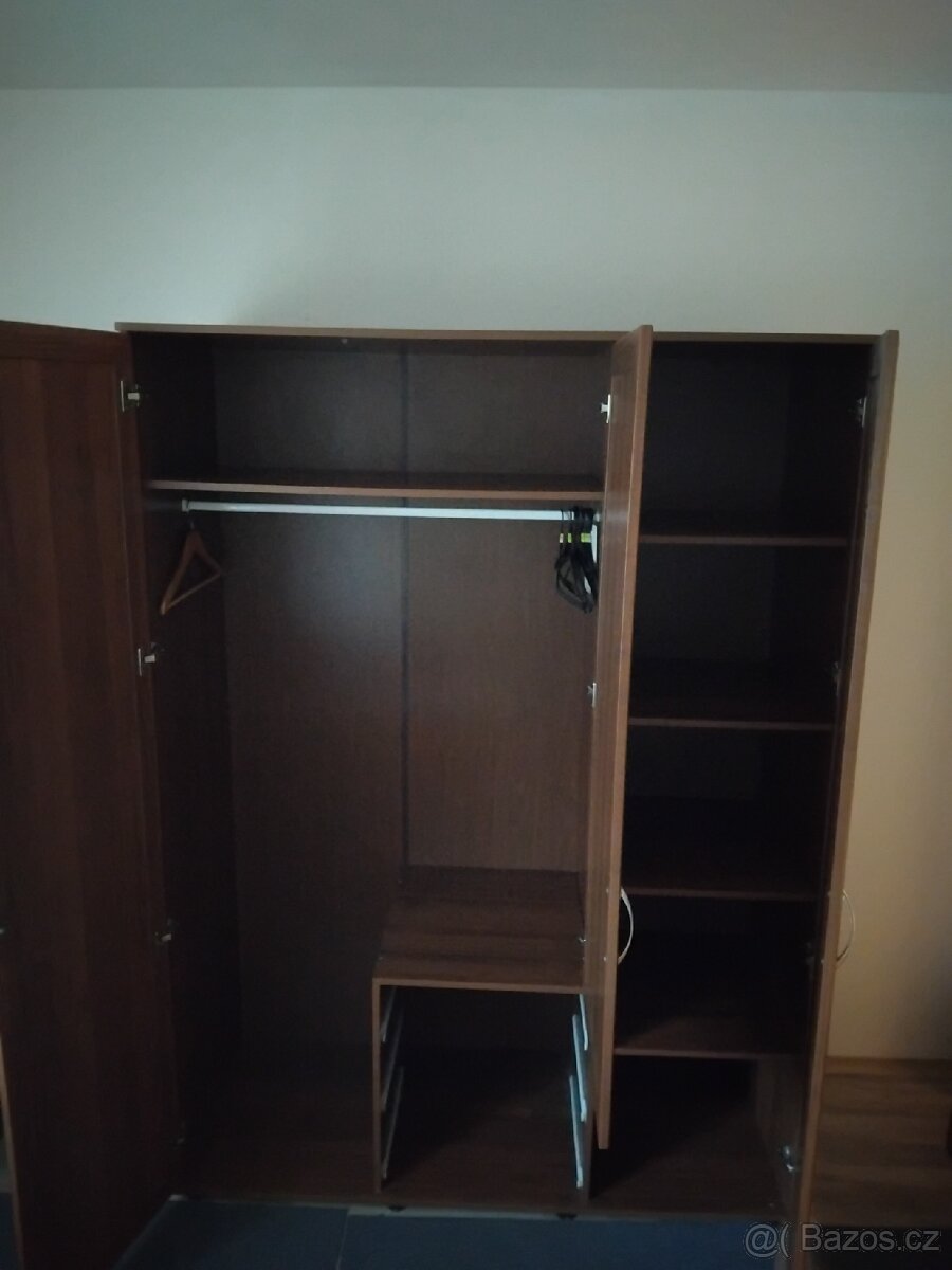 Skříň se zrcadlem - 3