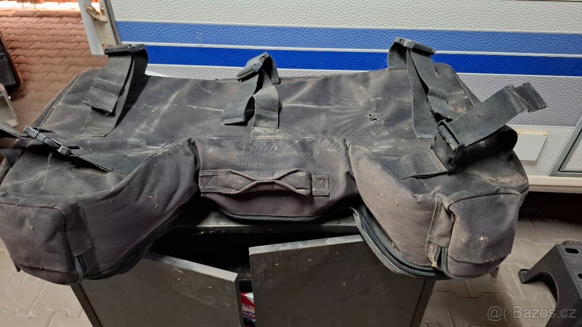 Látkový kufr na čtyřkolku