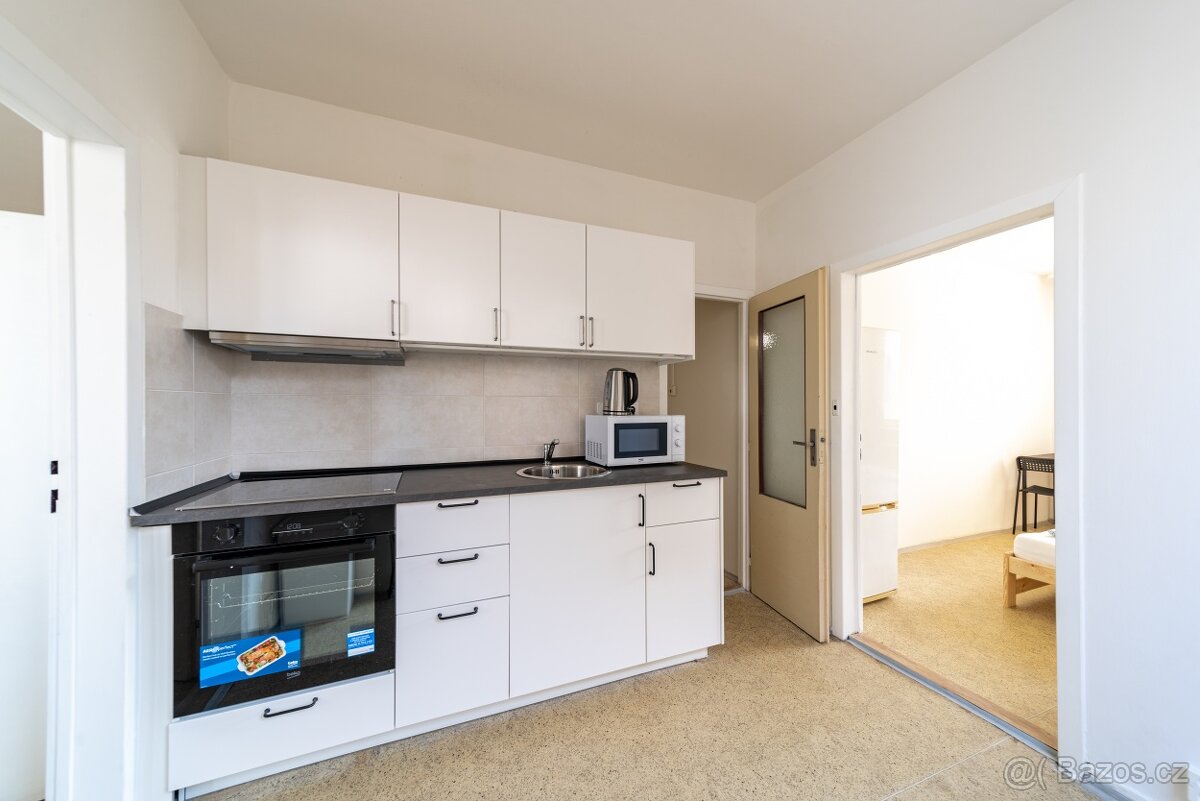 Prostorný pokoj pro pár nebo dvě dívky — Barrandov, Praha 5 - 3