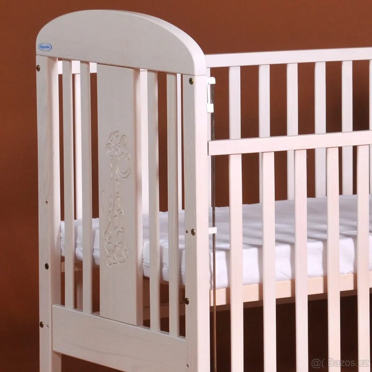 Dětská dřevěná postýlka se žirafou a matrace - 3