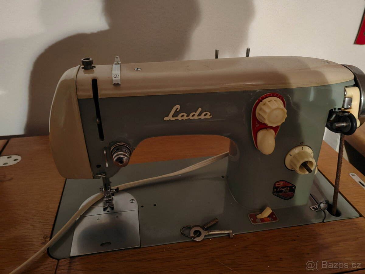 šicí stroj Lada - 3