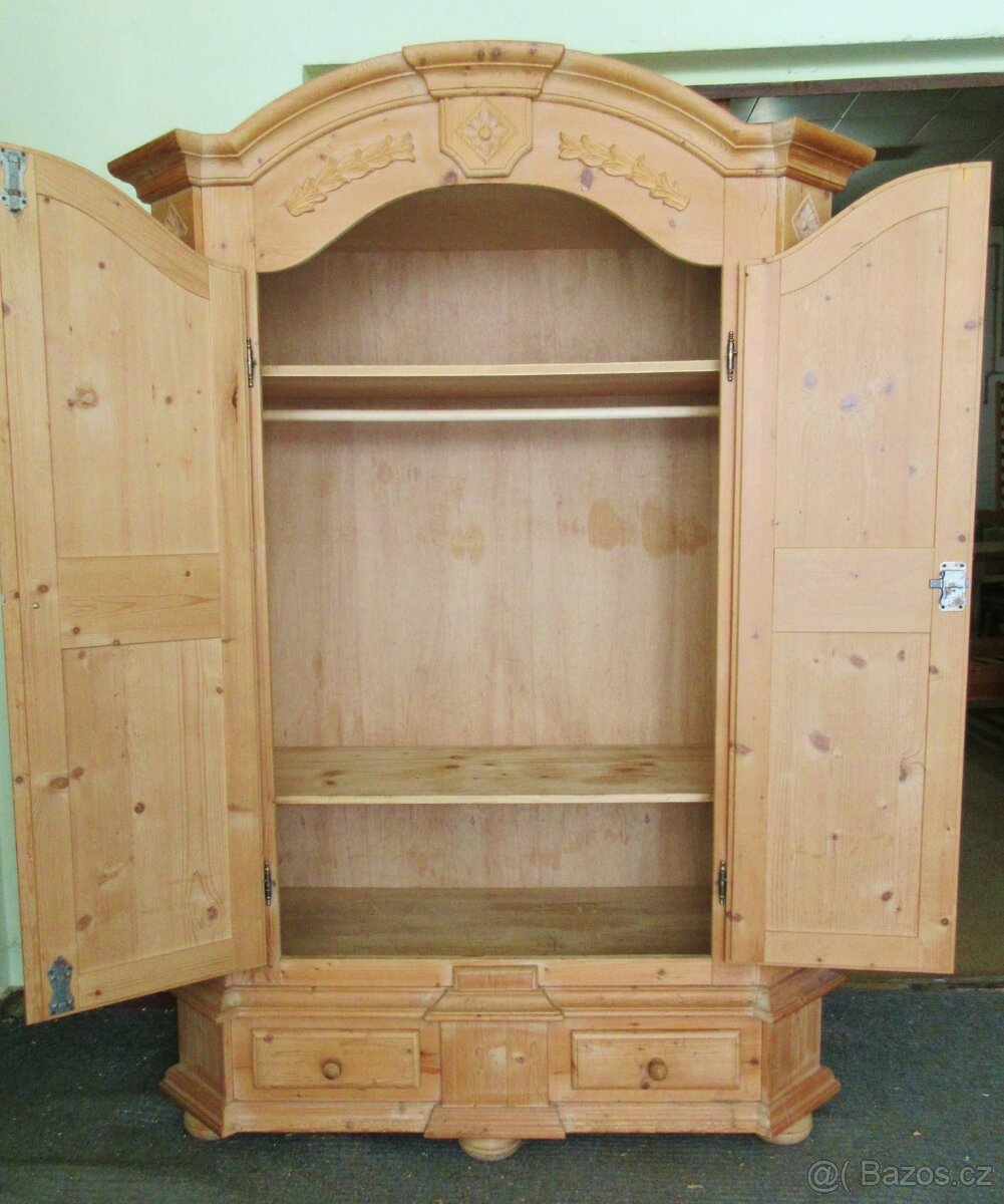 Skříň šatní z borovice vyřezávaná - masiv - Výborný stav - 3