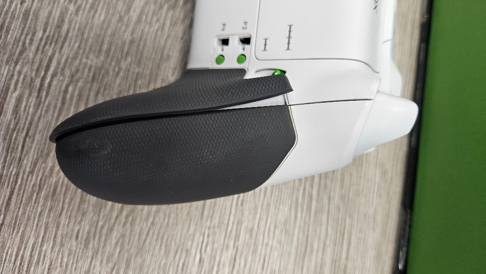 Bezdrátový herní ovladač Xbox One S Gamepad Elite - 3