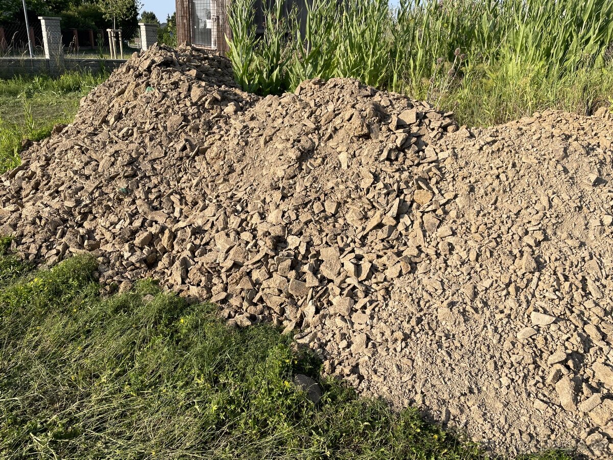 Výkopová zemina/štěrk - zdarma - 3