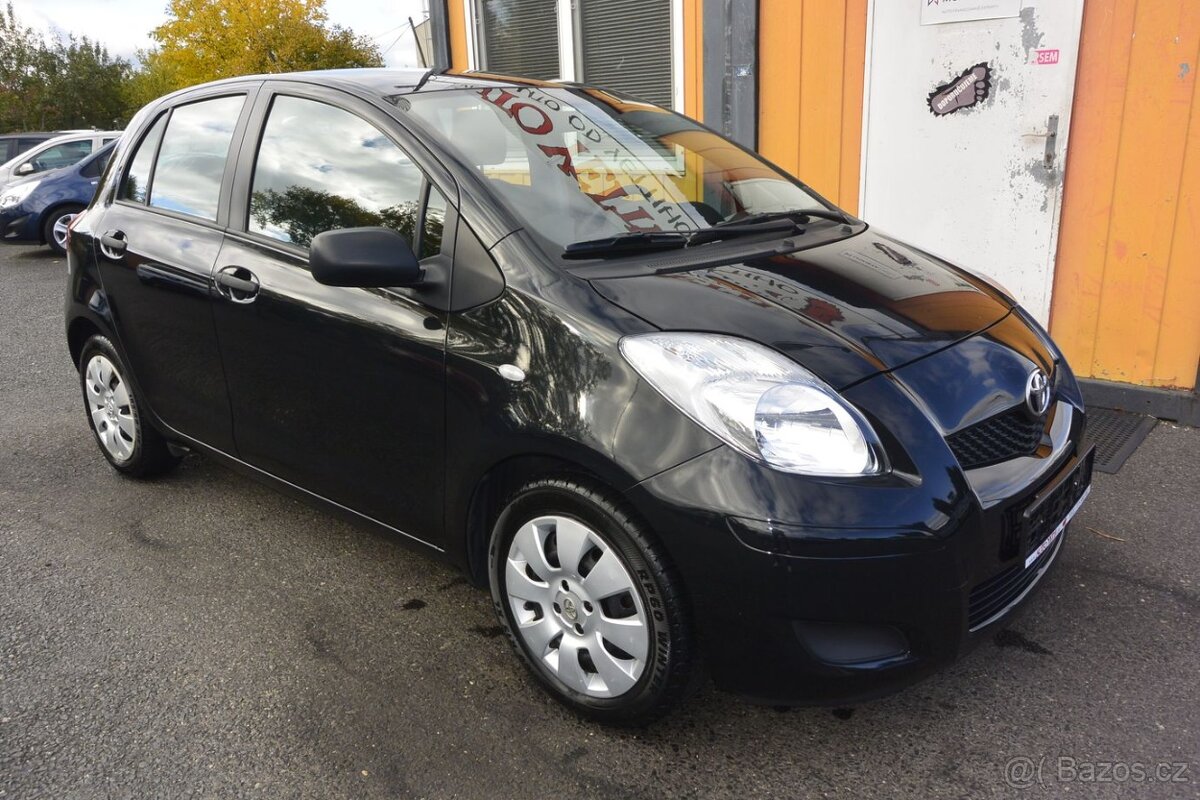 PRODÁM Toyota Yaris 1.3VVT-i 6kv 70tis km - 3