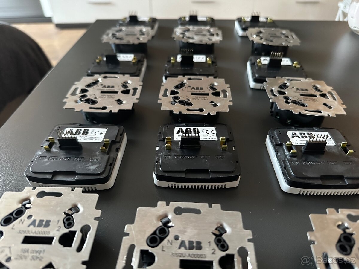 Termostat univerzální programovatelný 3292A-A10301 B - 3