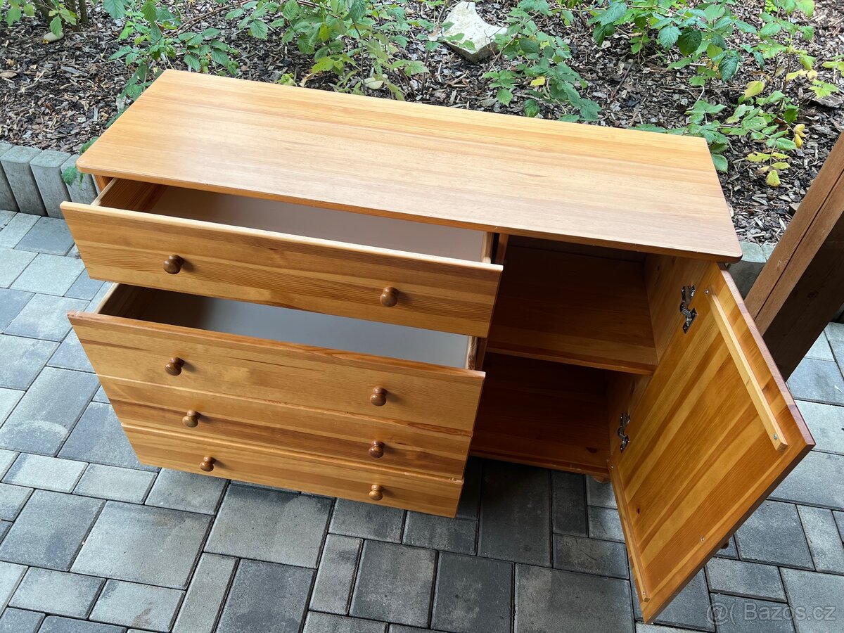 Masivní dřevěná komoda - 3