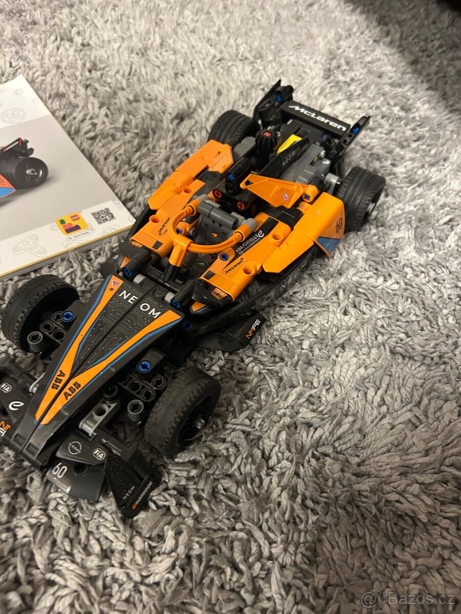 Lego NEOM McLaren Formula E Team 42169 - 3