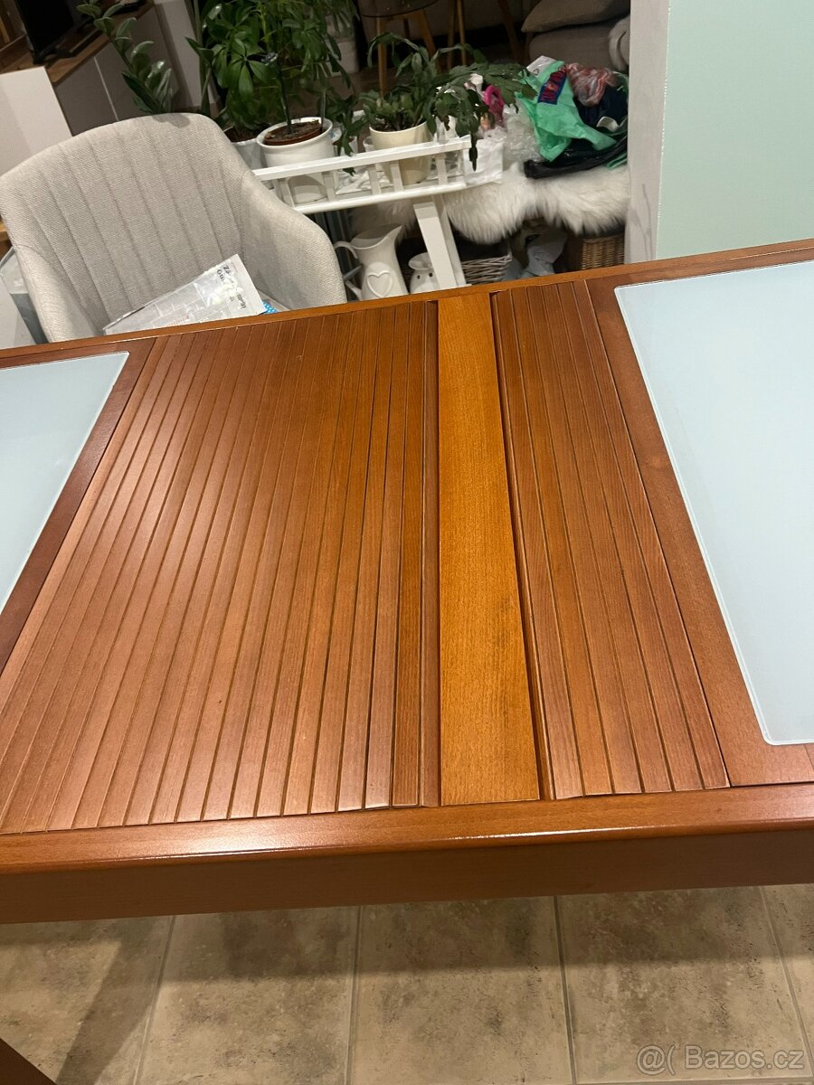 Prodám rozkládací jídelní stůl - 3