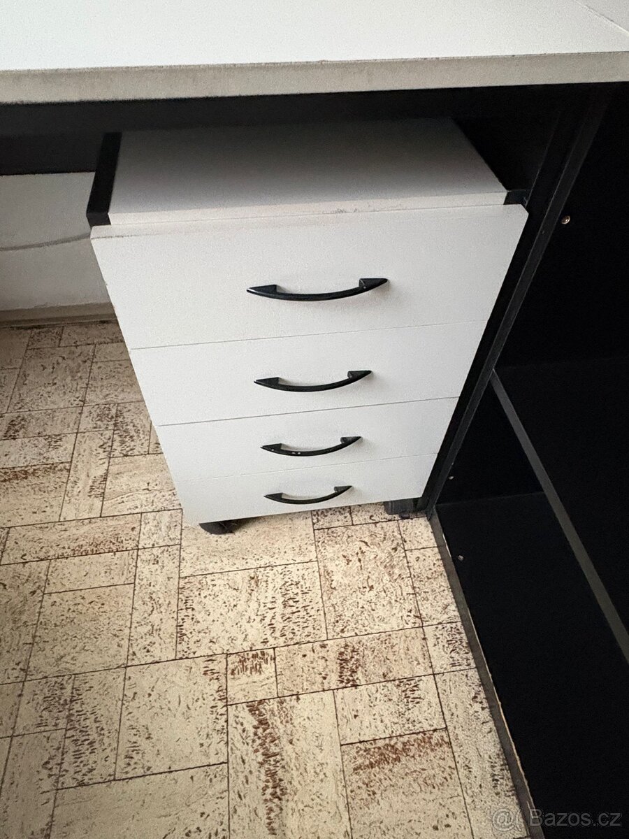 Kancelářský nábytek - set - 3