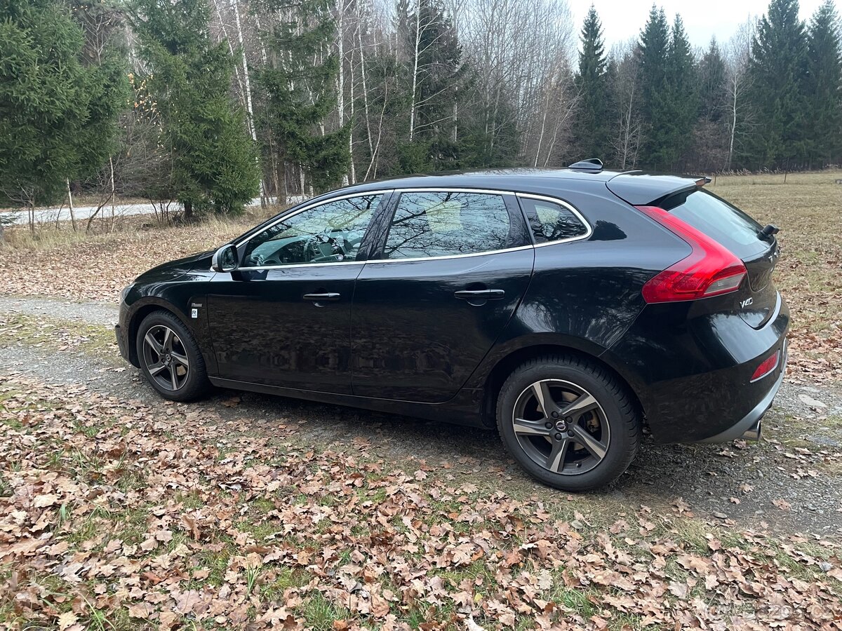 Volvo V40 D2, R-desing - 3