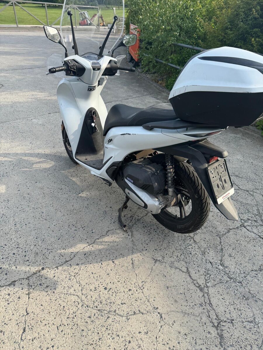 Skútr honda sh 150i - 3