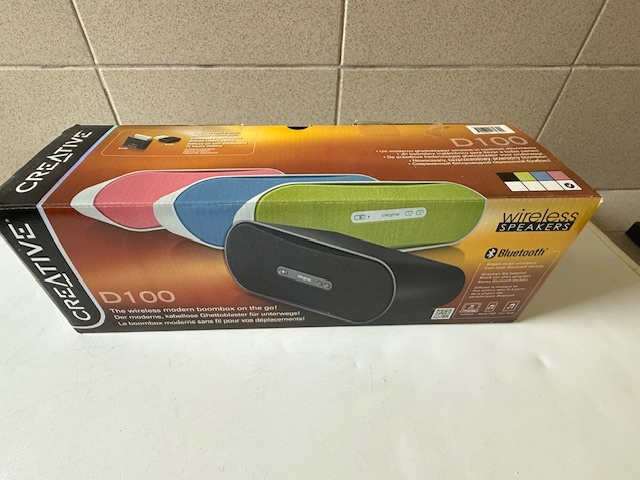 Přenosný bezdrátový reproduktor Creative D100 Bluetooth - 3