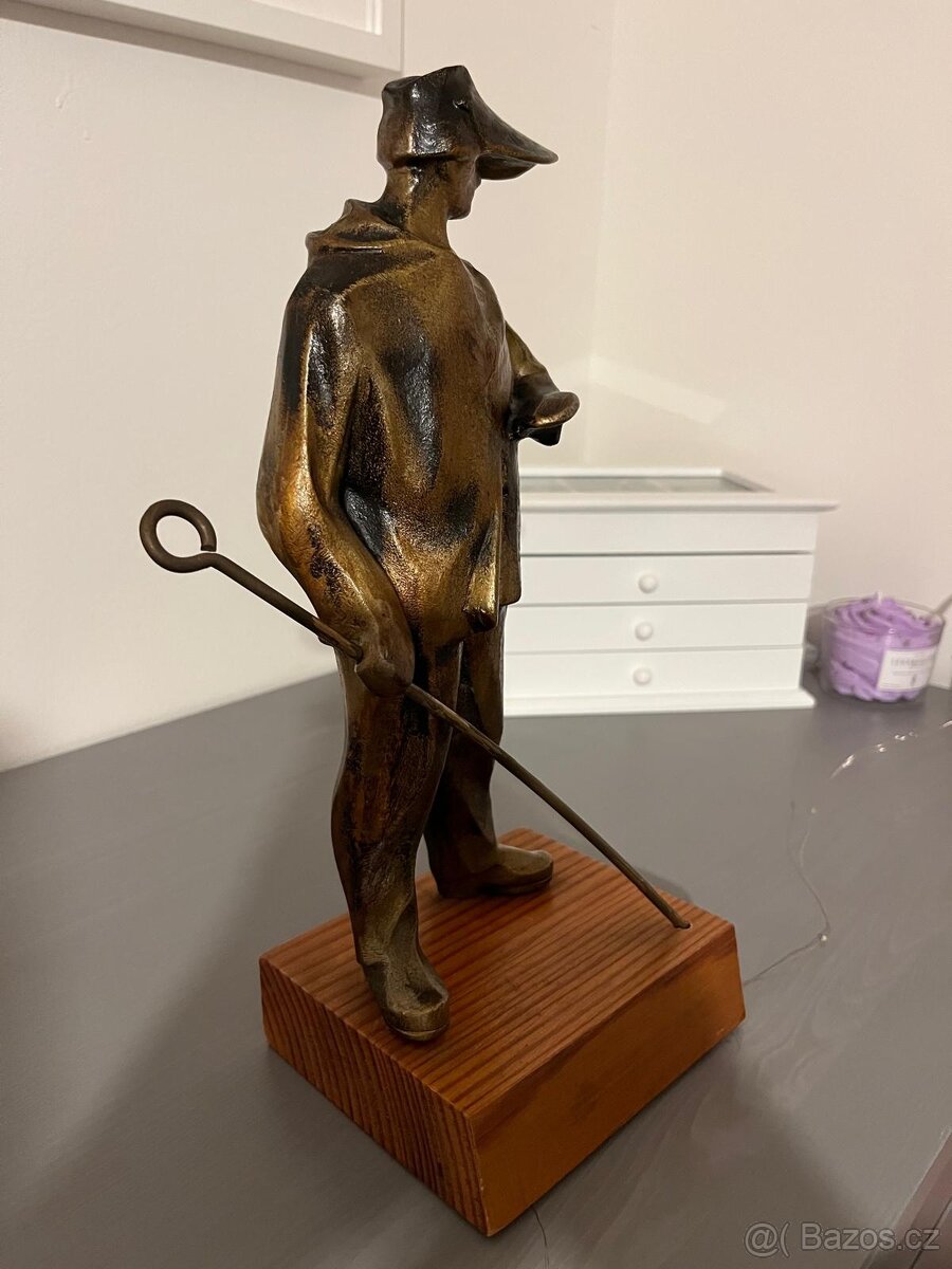 Starší elegantní soška FIGURA MUŽE V SAKU - 3