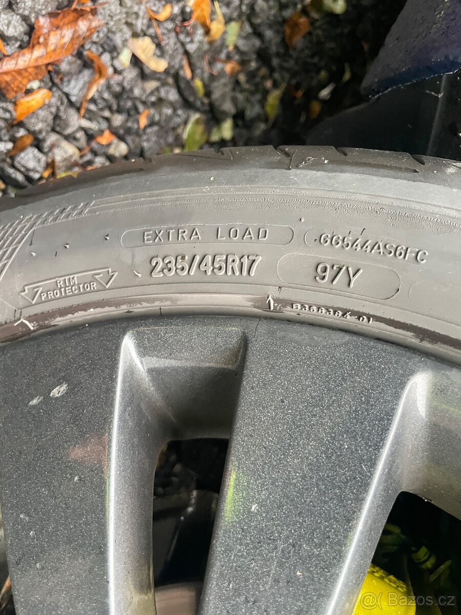 235/45R17 - 3