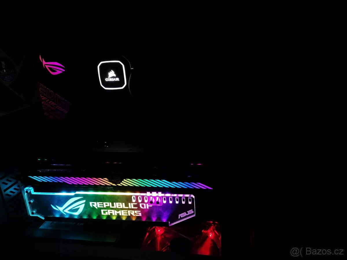 RGB ROG podpěra pod grafickou kartu. - 3