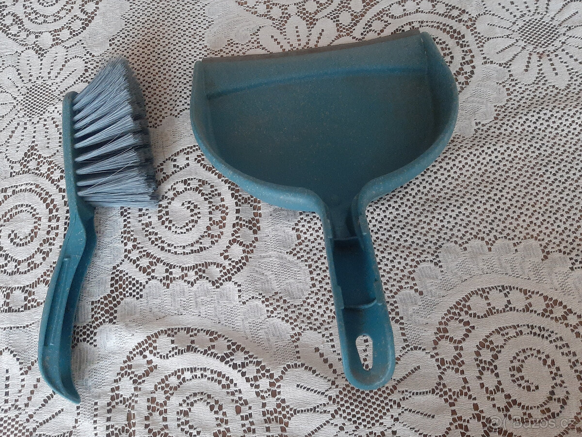 Lopatka na smetí se smetáčkem - 3