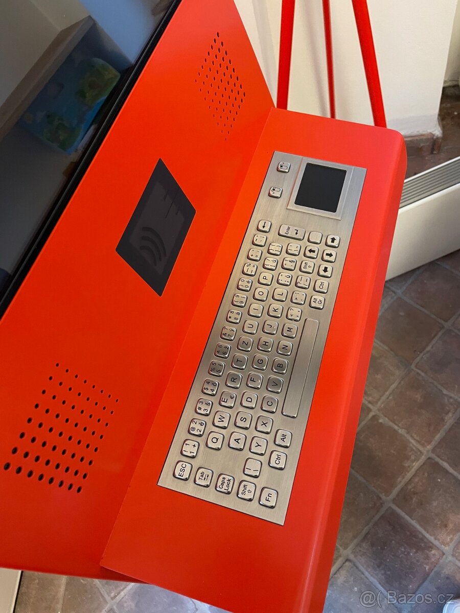 Stacionární kovový stojan na PC - 3