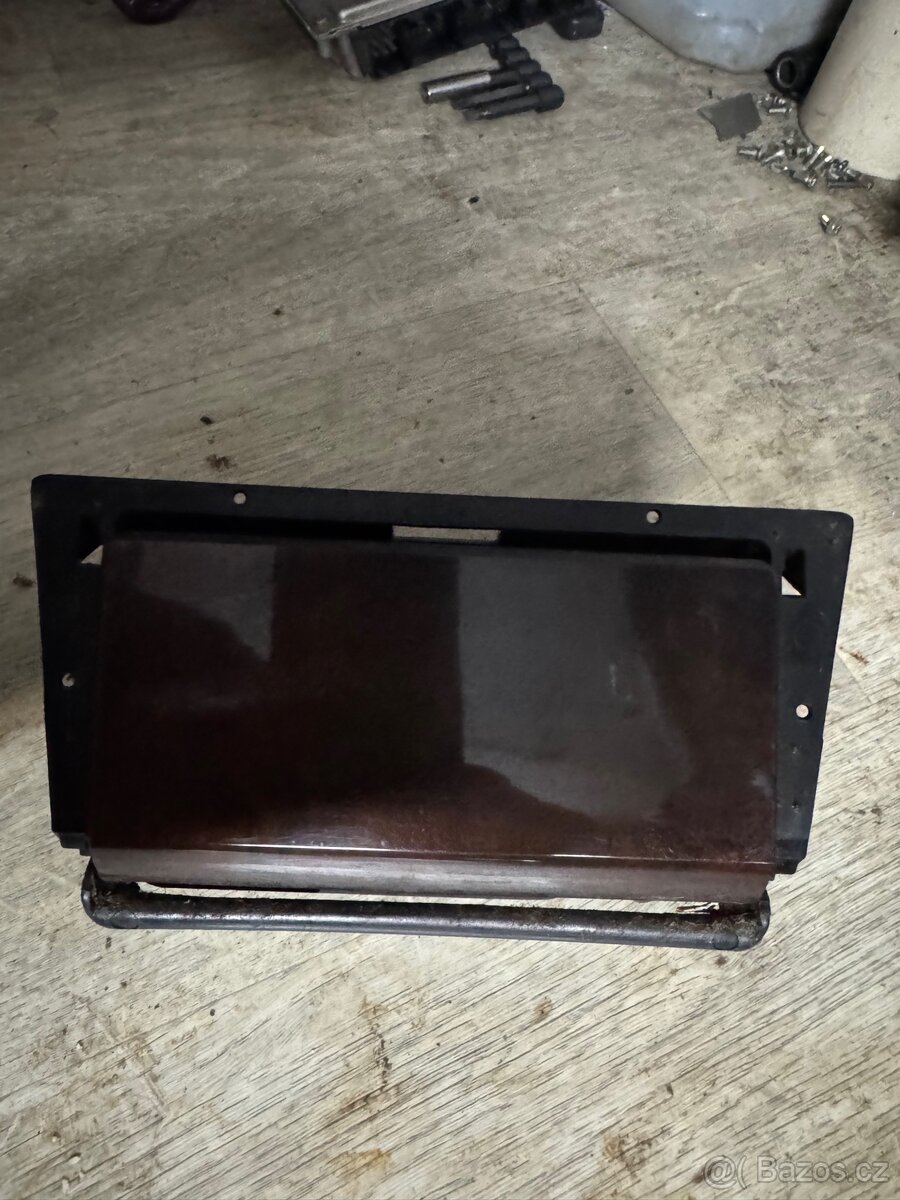 Popelník s dřevodekorem Mercedes-Benz W124 - 3