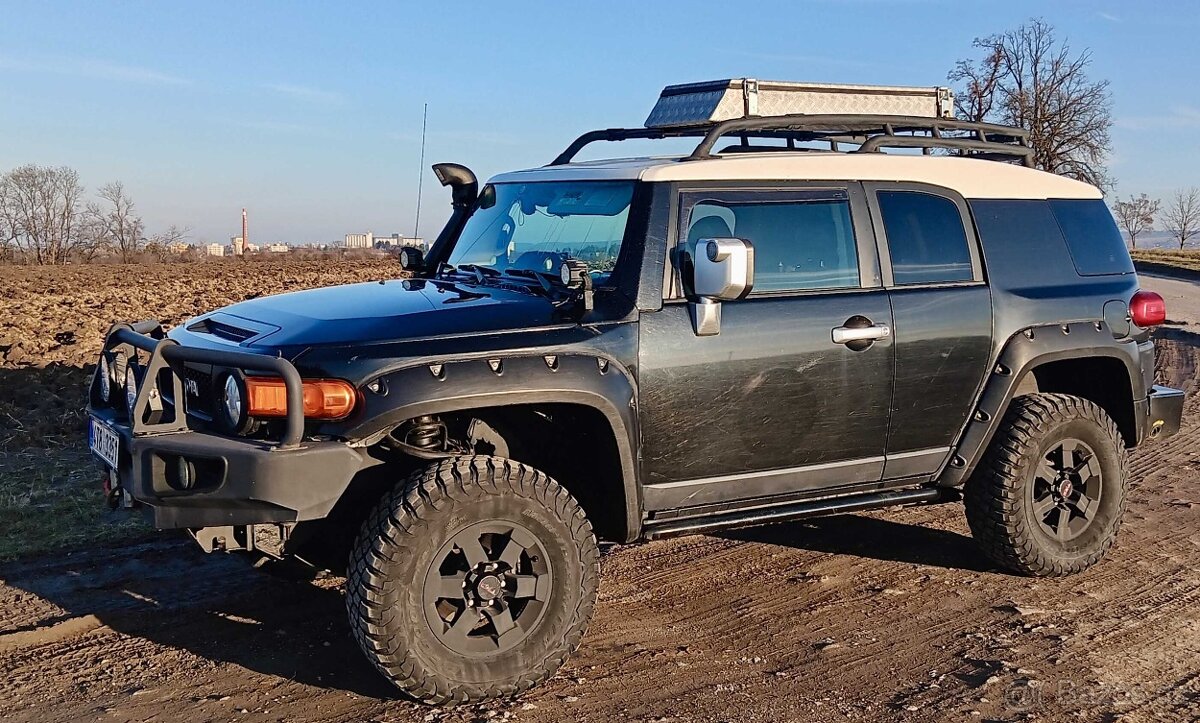Prodám TOYOTA FJ CRUISER - 3