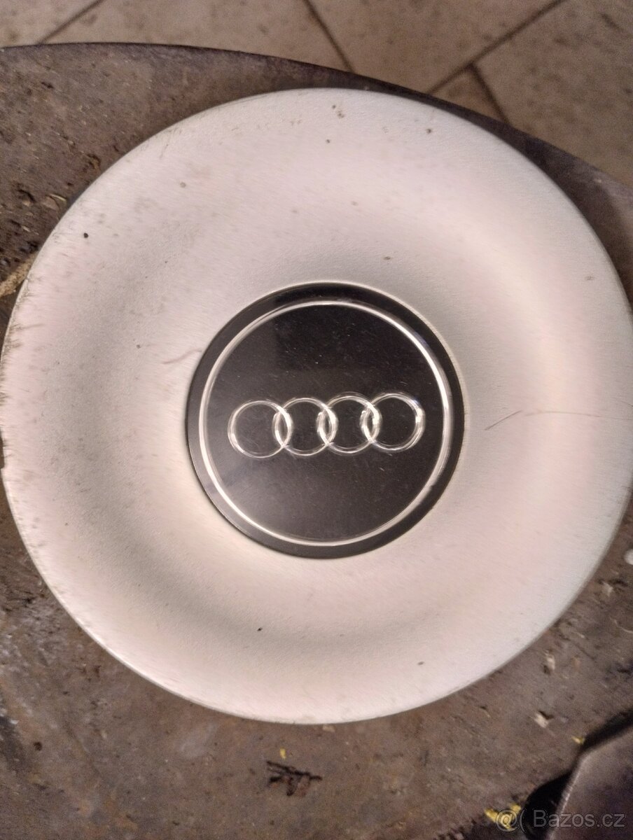 Pokličky kol Audi 100 - 3